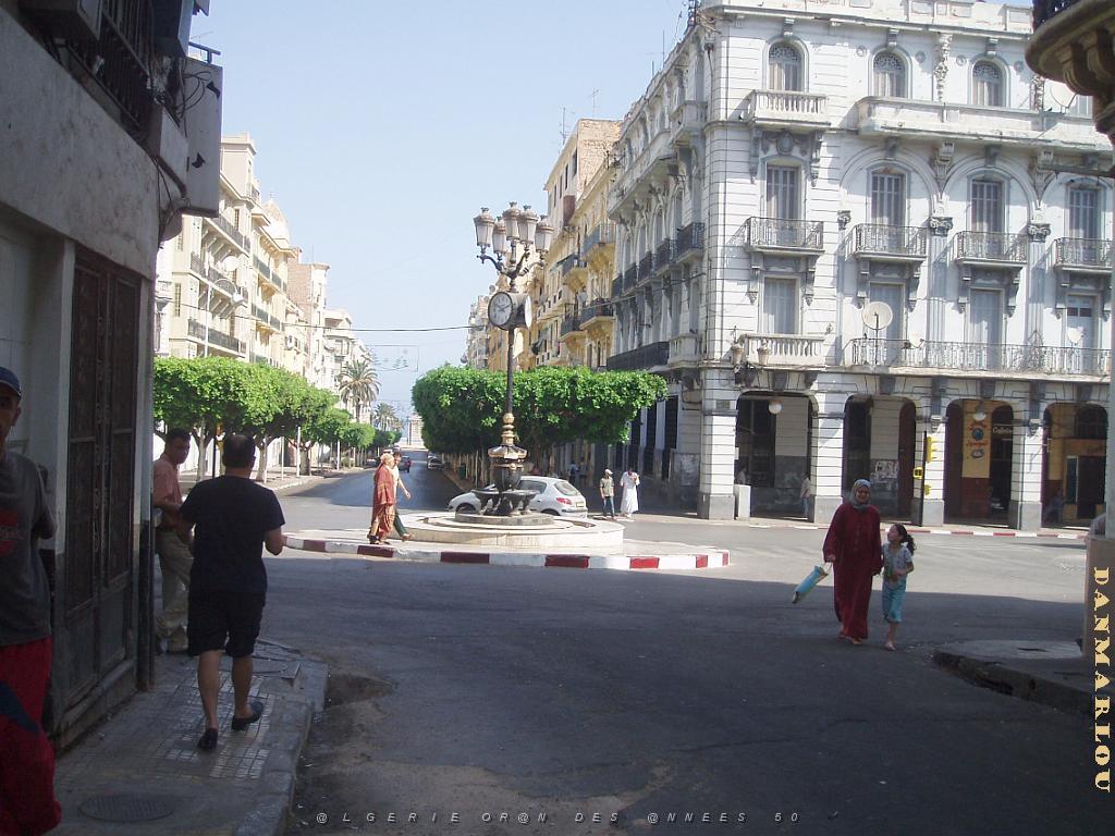 PLACE DES VICTOIRES RUE ARAGO.JPG